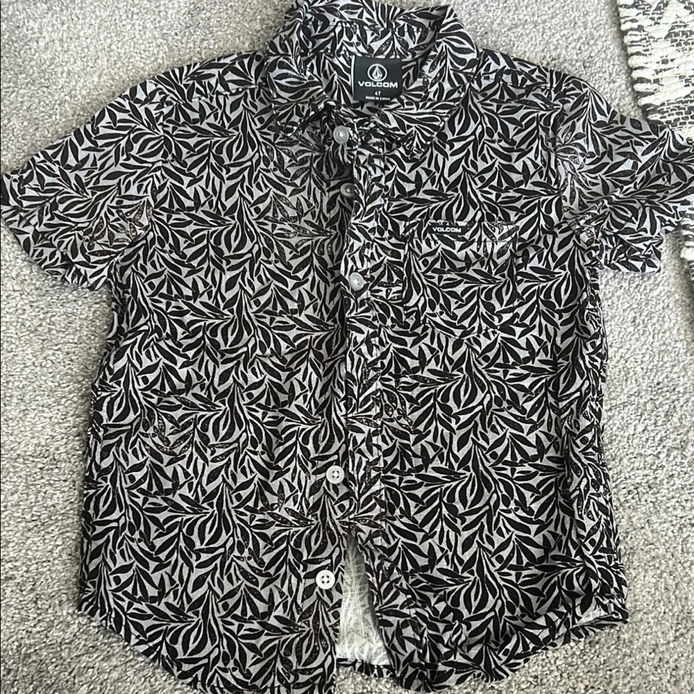 Volcom Black and White Leaf Print Short Sleeve Button-Up Shirt